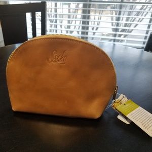 Cosmetic bag in oiled caramel